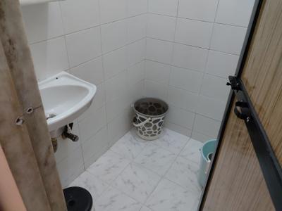 Bathroom Image of 750 Sq.ft 1.5 BHK Apartment / Flat for rent in Vashi Navi Mumbai for Rs. 37000