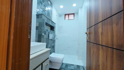 Bathroom Image of 1350 Sq.ft 4 BHK Apartment / Flat for sale in Sector 15 Dwarka New Delhi for Rs. 13500000