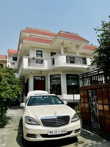 Image of 9000 Sq.ft 12 BHK Independent House for sale in Sector 61, Noida for Rs. 130000000