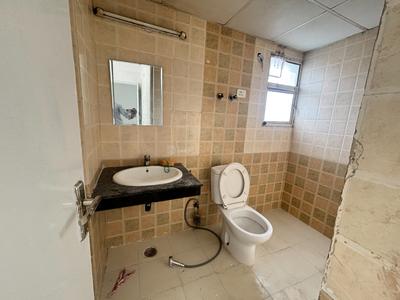 Bathroom Image of 1600 Sq.ft 3.5 BHK Apartment / Flat for sale in Nimbus The Hyde Park, Sector 78 Noida for Rs. 23000000