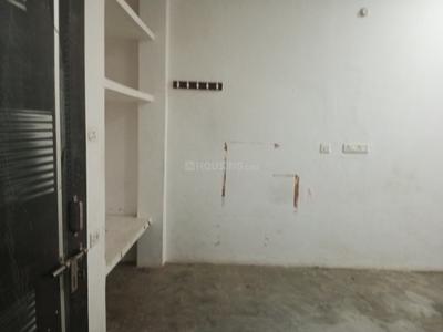 Bedroom Image of 641 Sq.ft 2 BHK Builder Floor for rent in Roberts Lines Lucknow for Rs. 6000