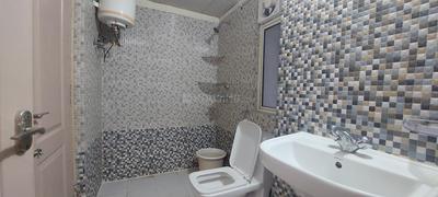 Bathroom Image of 610 Sq.ft 1 BHK Apartment / Flat for rent in Maxblis Grand Kingston, Sector 75 Noida for Rs. 30000