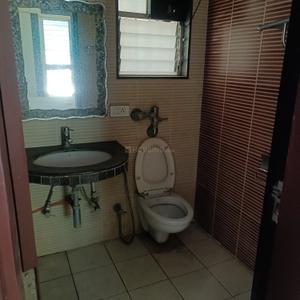Bathroom Image of 1100 Sq.ft 2 BHK Apartment / Flat for rent in Nyati Equatorial, Bavdhan Pune for Rs. 31000