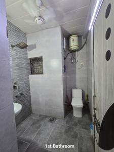 Bathroom Image of 1800 Sq.ft 4.5 BHK Duplex for sale in Vikaspuri 4bhk Luxurios Home, Vikaspuri New Delhi for Rs. 16000000
