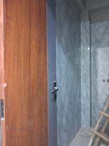 Common Bathroom Image of 1450 Sq.ft 3 BHK Apartment / Flat for sale in Capital Metro Height, Sector 72 Noida for Rs. 5300000
