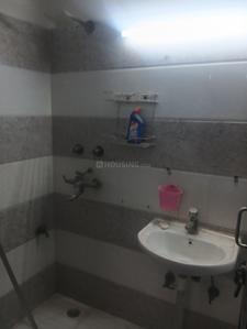 Bathroom Image of 1300 Sq.ft 3 BHK Apartment / Flat for rent in Kirpal Apartments, Patparganj New Delhi for Rs. 36000