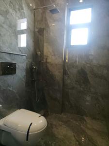 Common Bathroom Image of 3000 Sq.ft 4 BHK Builder Floor for sale in Sunder Homes Luxury Floors South City 2, Sector 49 Gurgaon for Rs. 39000000