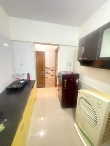 Kitchen Image of 680 Sq.ft 1 BHK Apartment / Flat for rent in Kasarvadavali Thane for Rs. 25000