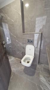 Bathroom Image of 2000 Sq.ft 3 BHK Apartment / Flat for sale in Shree Suraj Park Grandeur, Juhu Mumbai for Rs. 107500000