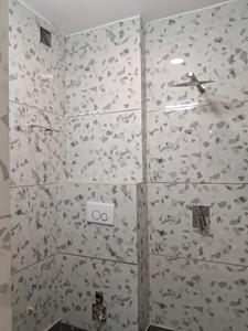 Common Bathroom Three Image of 850 Sq.ft 3 BHK Builder Floor for rent in Dwarka Mor New Delhi for Rs. 27000