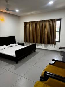 Bedroom Image of 3000 Sq.ft 3 BHK Builder Floor for rent in Akota Vadodara for Rs. 80000