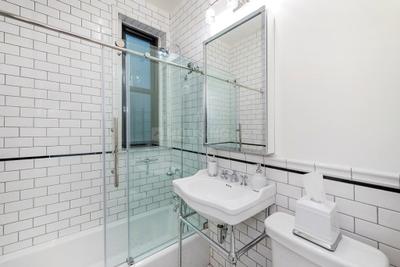 Bathroom Image of 4680 Sq.ft 6 BHK Apartment / Flat for sale in Juhu Mumbai for Rs. 234000000