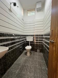 Bathroom Image of 1100 Sq.ft 2 BHK Apartment / Flat for rent in Pearl Block I Pearl Prime, Niranjanpur Indore for Rs. 22000