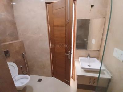 Bathroom Image of 2250 Sq.ft 3 BHK Builder Floor for rent in BPTP Pride Floors, Sector 77 Faridabad for Rs. 40000