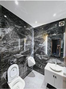 Bathroom Image of 2200 Sq.ft 3 BHK Builder Floor for rent in Sector 45 Noida for Rs. 55000