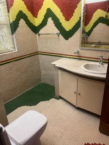Bathroom Image of 1200 Sq.ft 2.5 BHK Builder Floor for rent in Arjun Nagar New Delhi for Rs. 70000