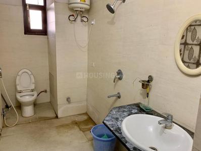 Bathroom Image of 1750 Sq.ft 3 BHK Apartment / Flat for rent in Aarohan Crystel Link Apartment, Amausi Lucknow for Rs. 38000