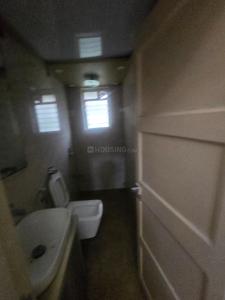Bathroom Image of 1200 Sq.ft 3 BHK Apartment / Flat for rent in Laxman Jhoola Apartment, Andheri West Mumbai for Rs. 120000