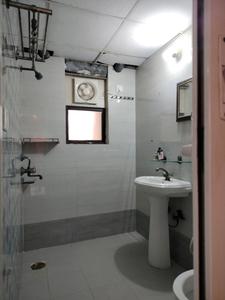 Common Bathroom Image of 900 Sq.ft 2 BHK Apartment / Flat for sale in Logix Blossom County, Sector 137 Noida for Rs. 9600000