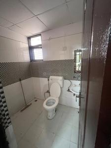 Bathroom Image of 1000 Sq.ft 2 BHK Apartment / Flat for rent in Highend Paradise I, Raj Nagar Extension Ghaziabad for Rs. 20000