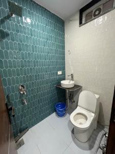 Bathroom Image of 900 Sq.ft 2 BHK Builder Floor for rent in Mayur Vihar Phase 1 New Delhi for Rs. 35000