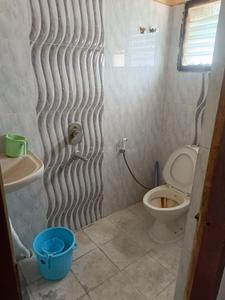 Bathroom Image of 1100 Sq.ft 3 BHK Apartment / Flat for rent in Benz Circle Vijayawada for Rs. 40000