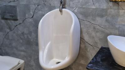 Bathroom Image of 600 Sq.ft 1 BHK Apartment / Flat for rent in Sector 14 Dwarka New Delhi for Rs. 30000