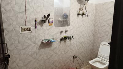 Image of 1000 Sq.ft 3 BHK Builder Floor for sale in Mayur Vihar Phase 1, New Delhi for Rs. 8000000