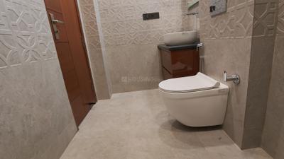 Bathroom Image of 980 Sq.ft 1 BHK Builder Floor for rent in Sector 42 Gurgaon for Rs. 40000