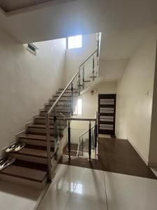 Image of 3000 Sq.ft 4.5 BHK Villa for rent in Sunpharma Road, Vadodara for Rs. 125000