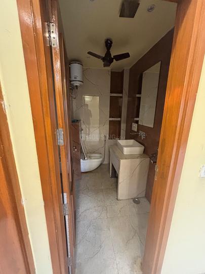 Maurya Enclave Bathroom 1
