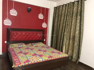 Bedroom Image of 1020 Sq.ft 2 BHK Apartment / Flat for sale in Panchsheel Wellington, Crossings Republik Ghaziabad for Rs. 7000000