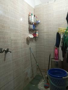 Common Bathroom One Image of 650 Sq.ft 1 BHK Builder Floor for rent in DDA Flats Sarita Vihar, Sarita Vihar New Delhi for Rs. 25000