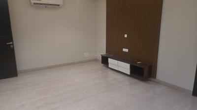 Bedroom Image of 4500 Sq.ft 5 BHK Builder Floor for rent in Janakpuri New Delhi for Rs. 160000