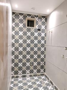 Common Bathroom Image of 850 Sq.ft 3 BHK Builder Floor for sale in Nangli Sakrawati New Delhi for Rs. 7500000