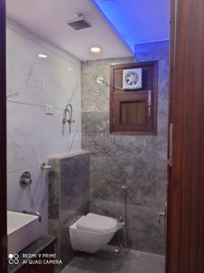 Bathroom Image of 900 Sq.ft 2 BHK Builder Floor for rent in Ramesh Nagar New Delhi for Rs. 35000