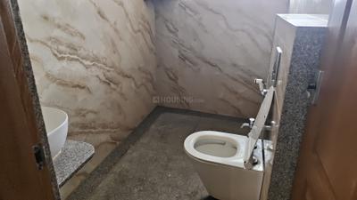 Bathroom Image of 655 Sq.ft 1 BHK Apartment / Flat for rent in Kasturi Nagar Bengaluru for Rs. 25000