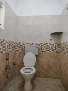 Bathroom Image of 600 Sq.ft 1 BHK Builder Floor for rent in K R Puram Bengaluru for Rs. 16000