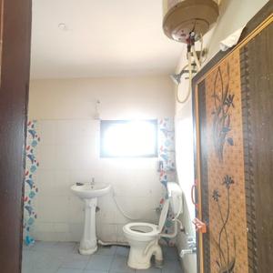 Bathroom Image of 300 Sq.ft 1 RK Apartment / Flat for rent in Ejipura Bengaluru for Rs. 10000