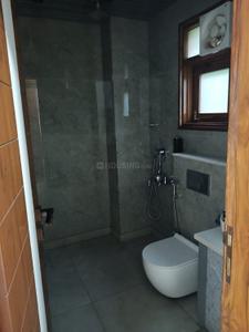 Bathroom Image of 1900 Sq.ft 3 BHK Builder Floor for rent in Swaraj Homes Saini Enclave RWA, Karkardooma New Delhi for Rs. 50000