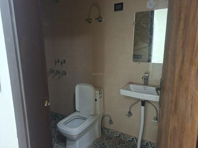 Bathroom Image of 550 Sq.ft 1 BHK Builder Floor for rent in Vikaspuri New Delhi for Rs. 18000