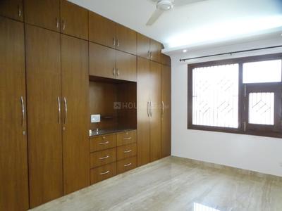 Bedroom Image of 1600 Sq.ft 3 BHK Builder Floor for rent in Chittaranjan Park New Delhi for Rs. 75000