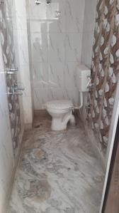 Bathroom Image of 650 Sq.ft 1 BHK Independent House for rent in Nawada New Delhi for Rs. 8000