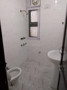 Bathroom Image of 1700 Sq.ft 4 BHK Apartment / Flat for rent in Prince Apartments, Patparganj New Delhi for Rs. 45000