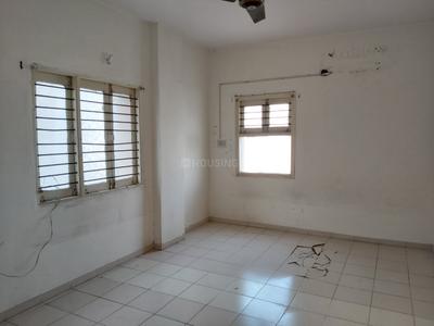 Bedroom Image of 980 Sq.ft 2 BHK Apartment / Flat for rent in Prahlad Nagar Ahmedabad for Rs. 16000