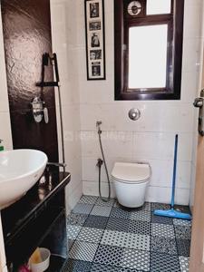 Bathroom Image of 1300 Sq.ft 3 BHK Apartment / Flat for sale in Bianca Apartments, Andheri West Mumbai for Rs. 59000000