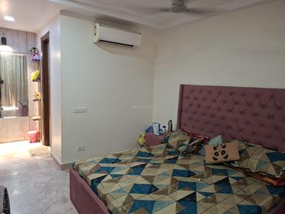 Bedroom Image of 1800 Sq.ft 3 BHK Builder Floor for sale in Bali Nagar New Delhi for Rs. 40000000