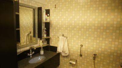 Bathroom Image of 270 Sq.ft 1 RK Apartment / Flat for rent in Chembur Mumbai for Rs. 33500