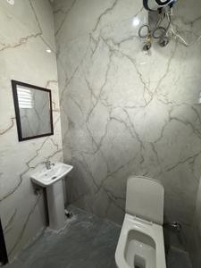 Bathroom Image of 250 Sq.ft 1 RK Builder Floor for rent in Sector 40 Gurgaon for Rs. 21000
