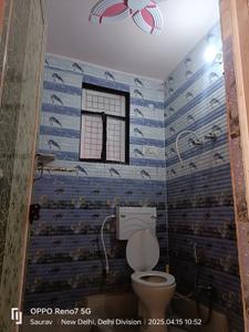 Bathroom Image of 585 Sq.ft 1 BHK Builder Floor for rent in Dwarka Mor New Delhi for Rs. 8500